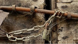 Es Sloten en Montage Van plaats foto